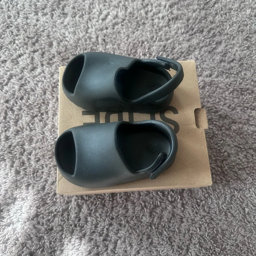 Preloved Yzy slide infants. Black Slip-On Shoes